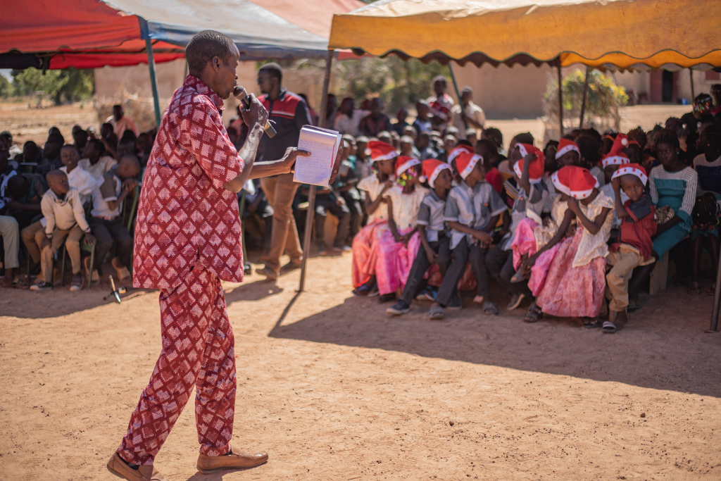 Children, families and community members hear the Christmas story and the wonderful promise that ‘God is with us’.